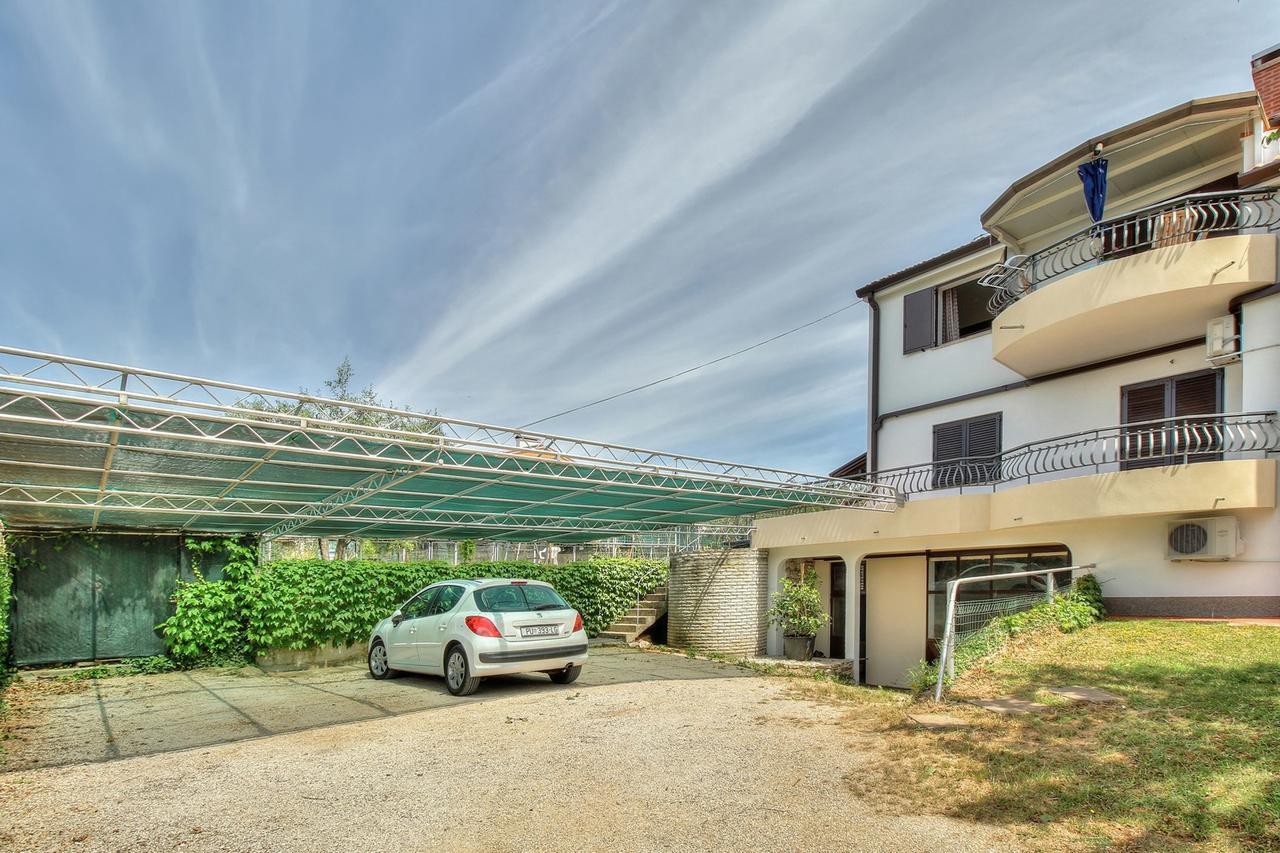 Nadia House With Apartments Zambratija  Luaran gambar