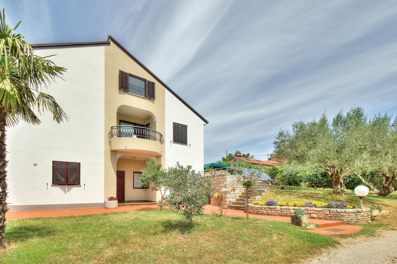Nadia House With Apartments Zambratija  Luaran gambar