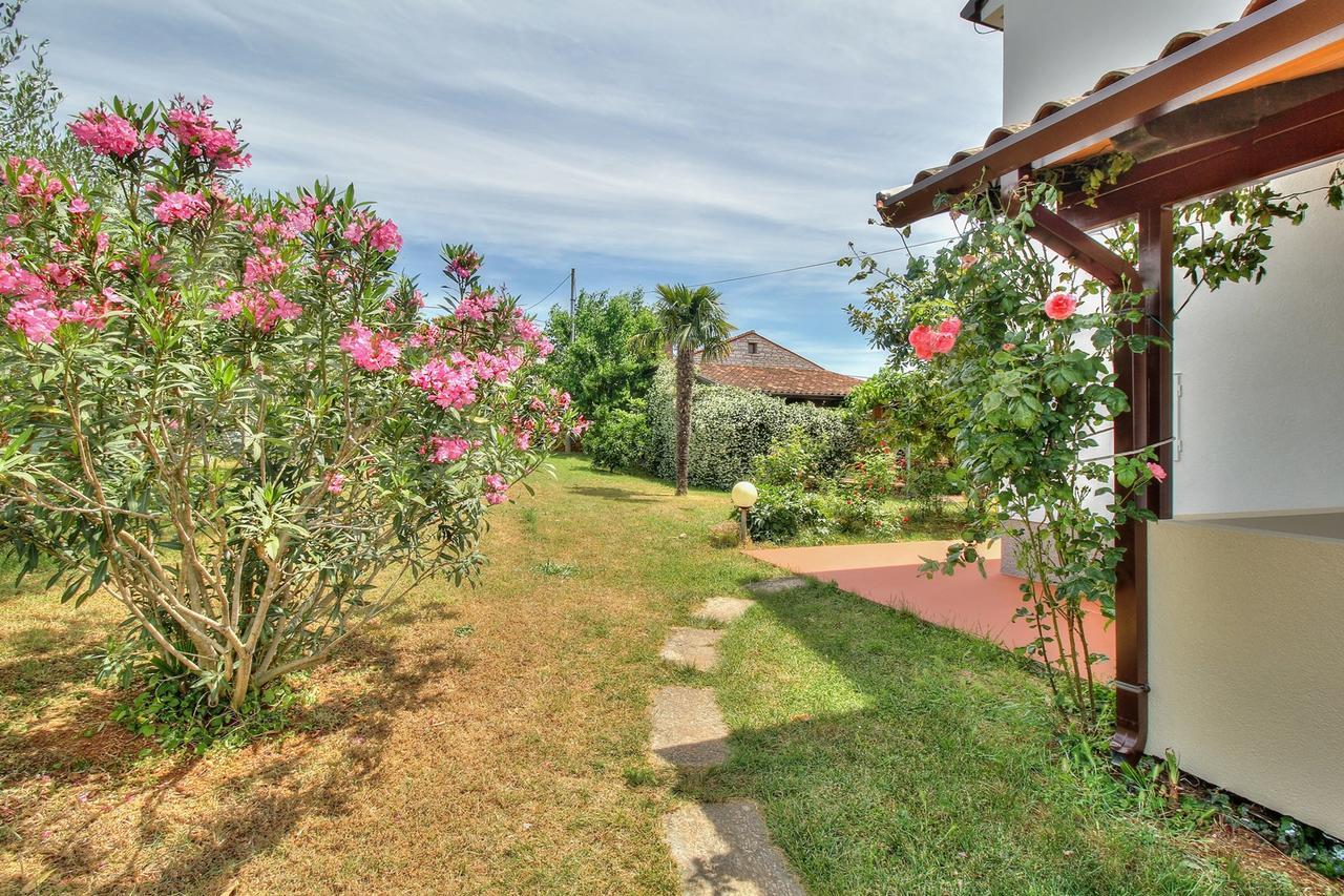 Nadia House With Apartments Zambratija  Luaran gambar