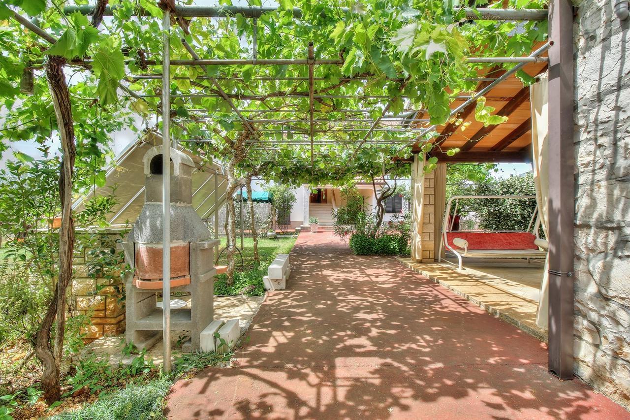 Nadia House With Apartments Zambratija  Luaran gambar