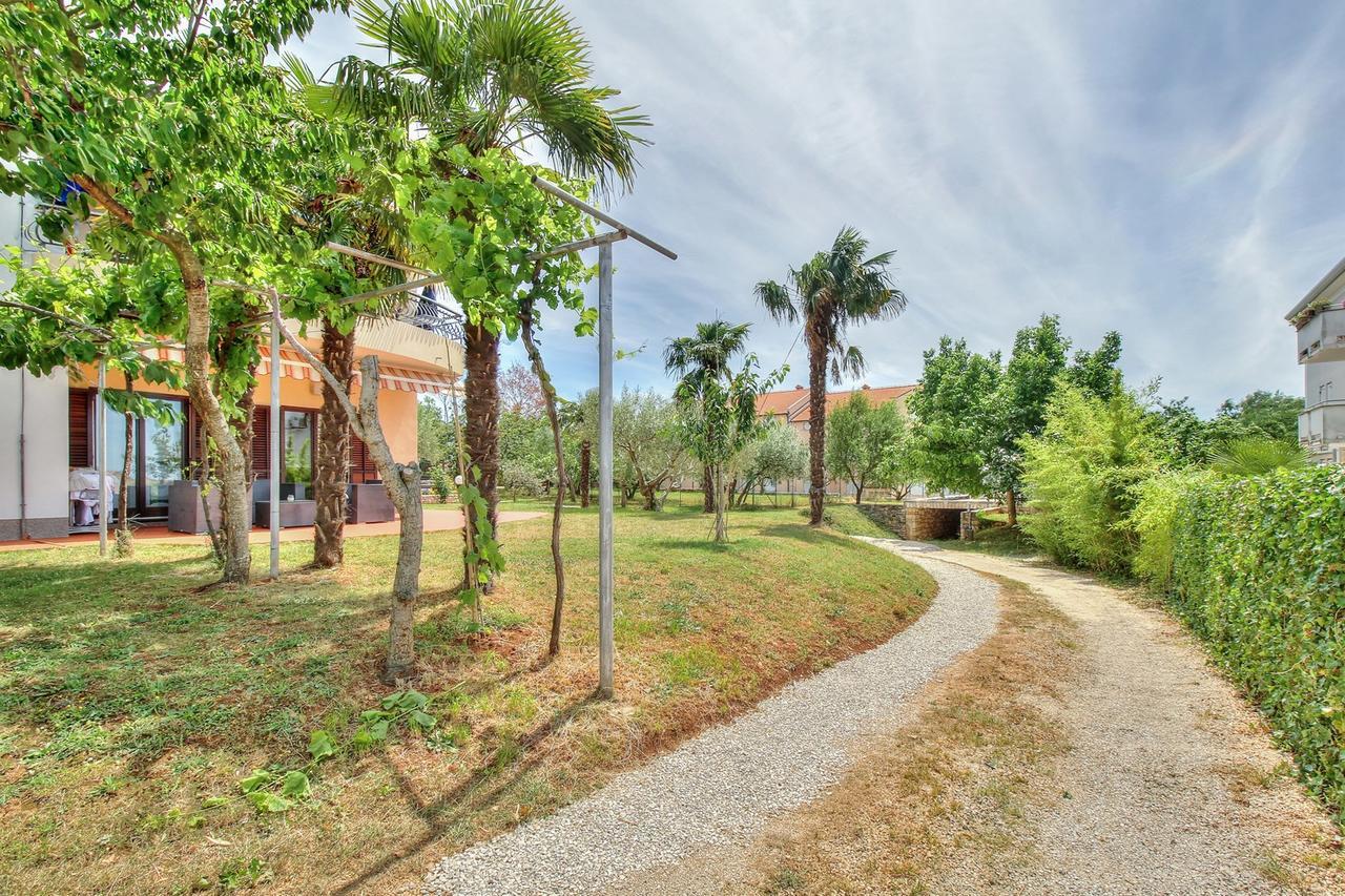 Nadia House With Apartments Zambratija  Luaran gambar